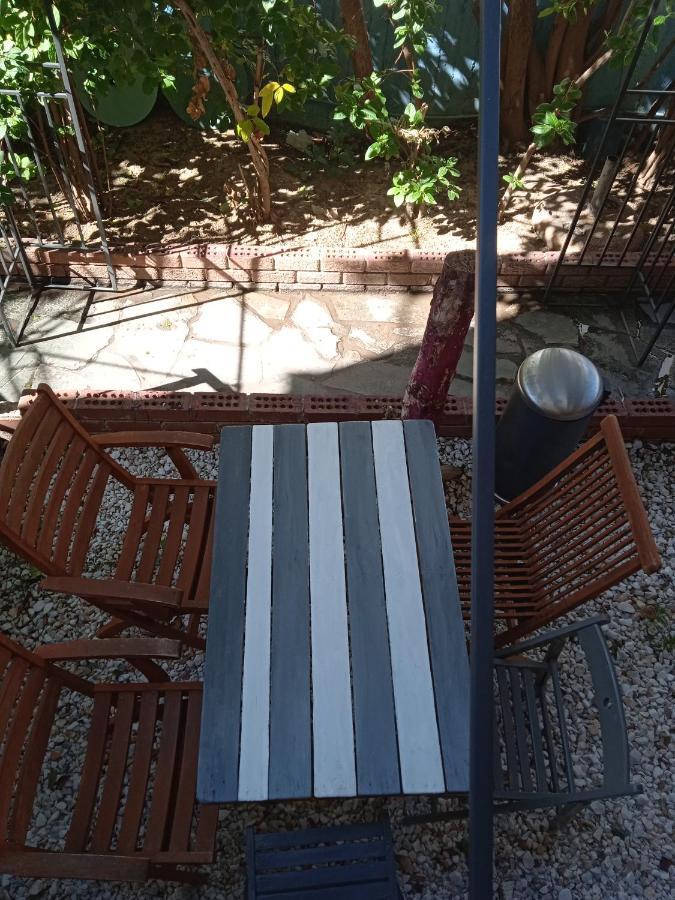 Apartment With Barbecue 1 Km Beach アテネ エクステリア 写真